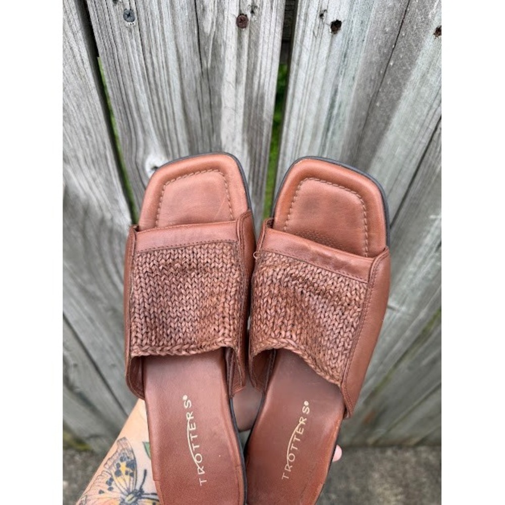 Vintage Trotters Sandals Womens 6.5 Brown Leather Woven Square Toe Block Mules